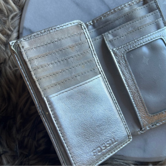 Fossil Maddox Multifunctional Trifold Wallet - Picture 15 of 16